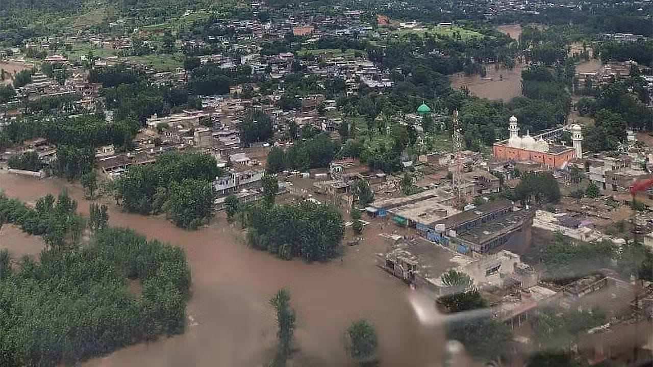 Jazz and PTCL Team Up to Support Flood Relief in KP with Free Calls and 911 Emergency Access