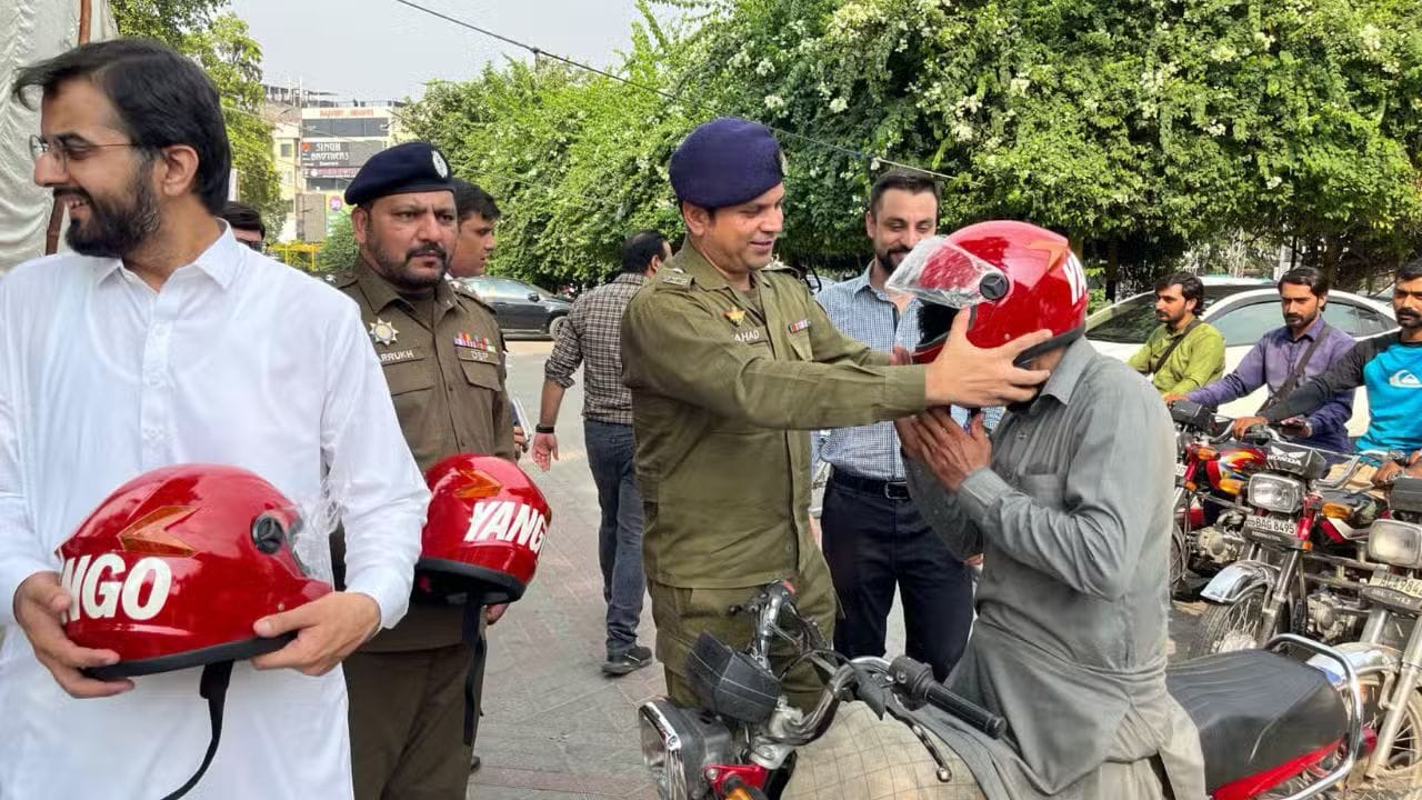 Yango Pakistan Teams with Lahore and Islamabad Police to Distribute Helmets to Partner Drivers, Promote Road Safety