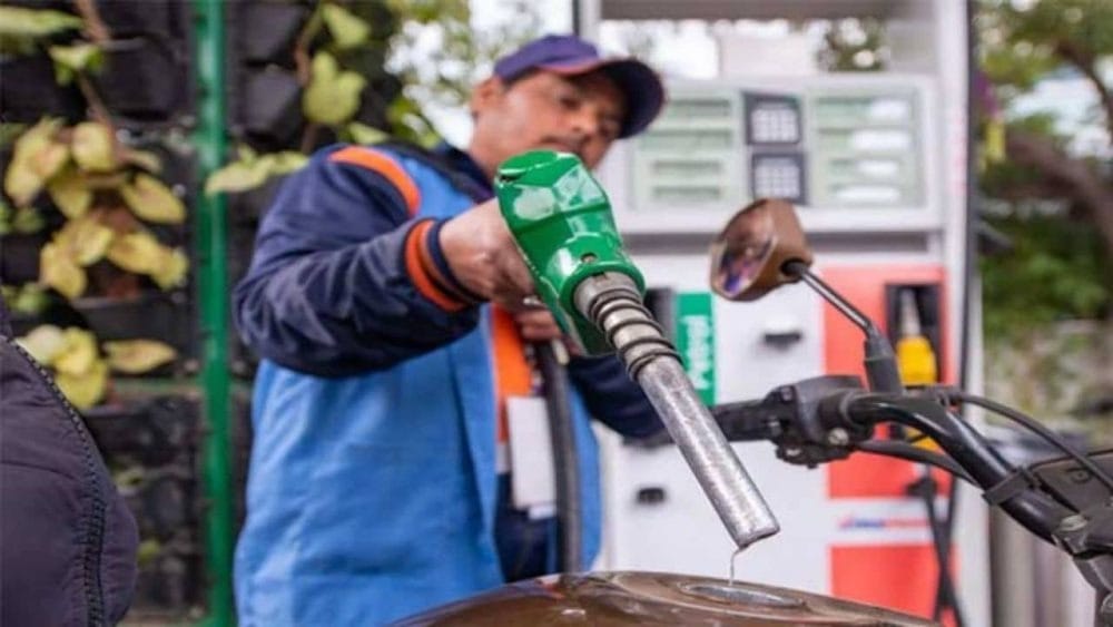 Diesel Price Cut Brings Relief as Petrol Rates Remain Unchanged Across Pakistan