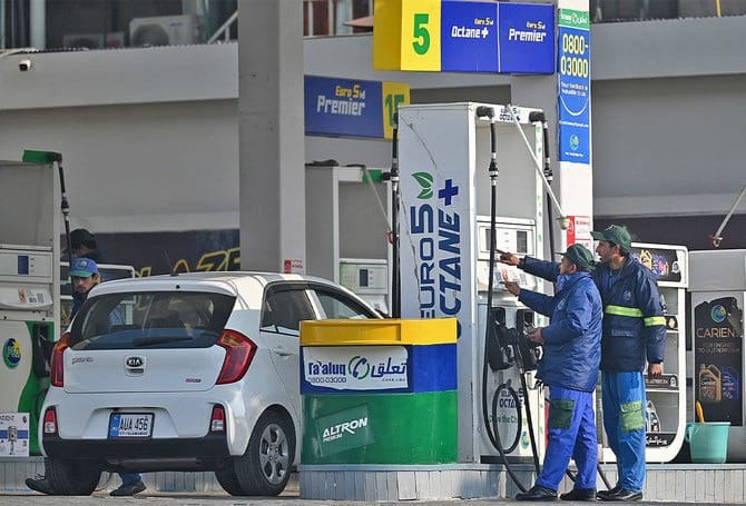 Pakistan Set for Another Petrol Price Drop Effective January 16 as Fuel Costs Ease