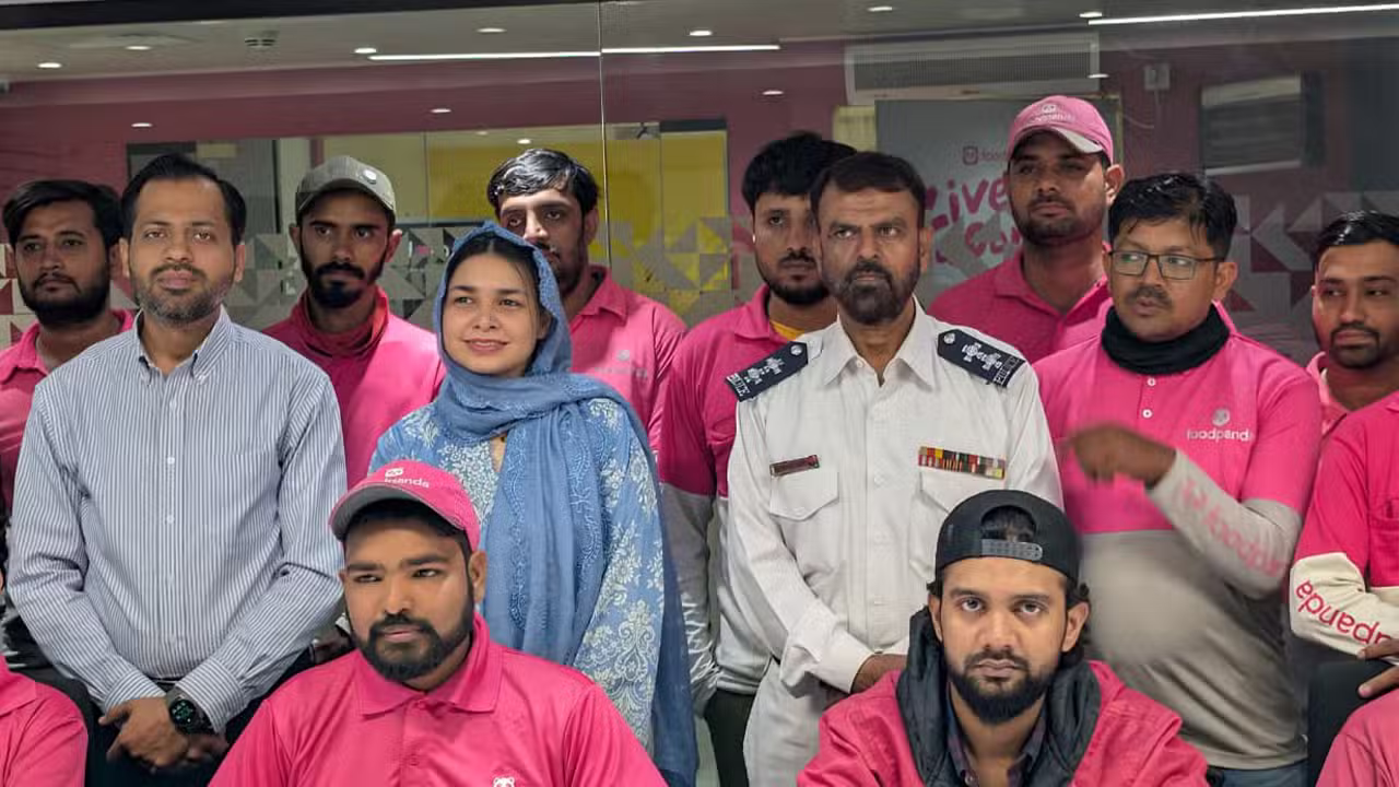 foodpanda Partners with Karachi Traffic Police for Rider Safety Workshop